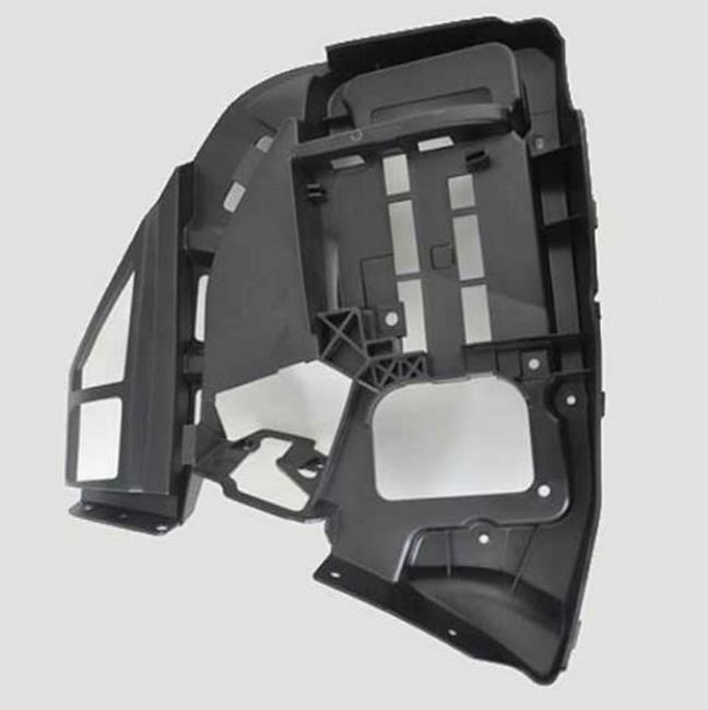 The engineer designs the product considering the rationality of plastic mold making